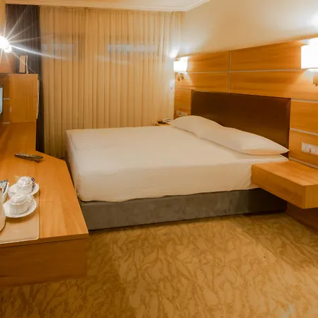 Plaza Hotel 4*