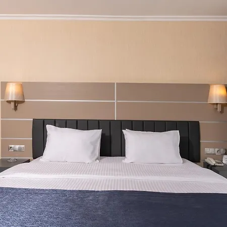 Hotel Plaza 4*